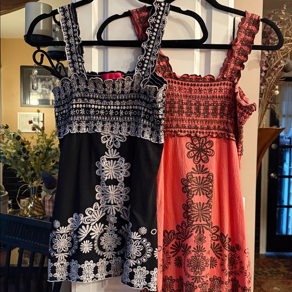 Almost Famous Black and orange Embroidered Detail
Like new
2 for $20
